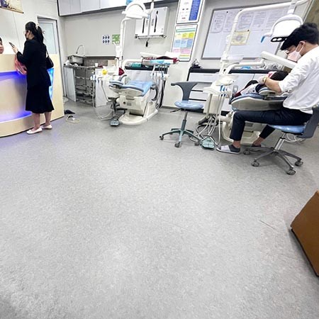 PHƯƠNG PHÁP BẢO DƯỠNG ĐỊNH KỲ CHO SÀN VINYL CUỘN THƯƠNG MẠI