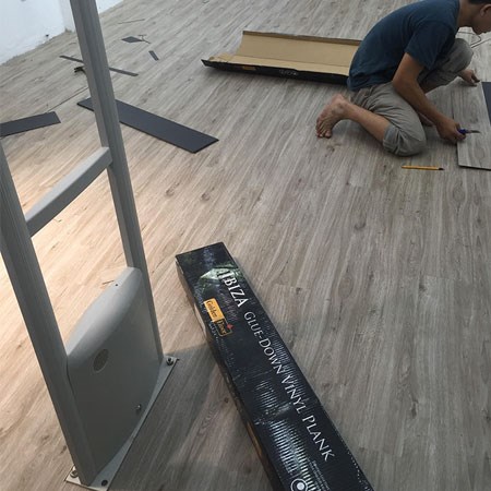 Sàn nhựa Golden Floor vân gỗ DP204 lắp đặt tại Zena Shop